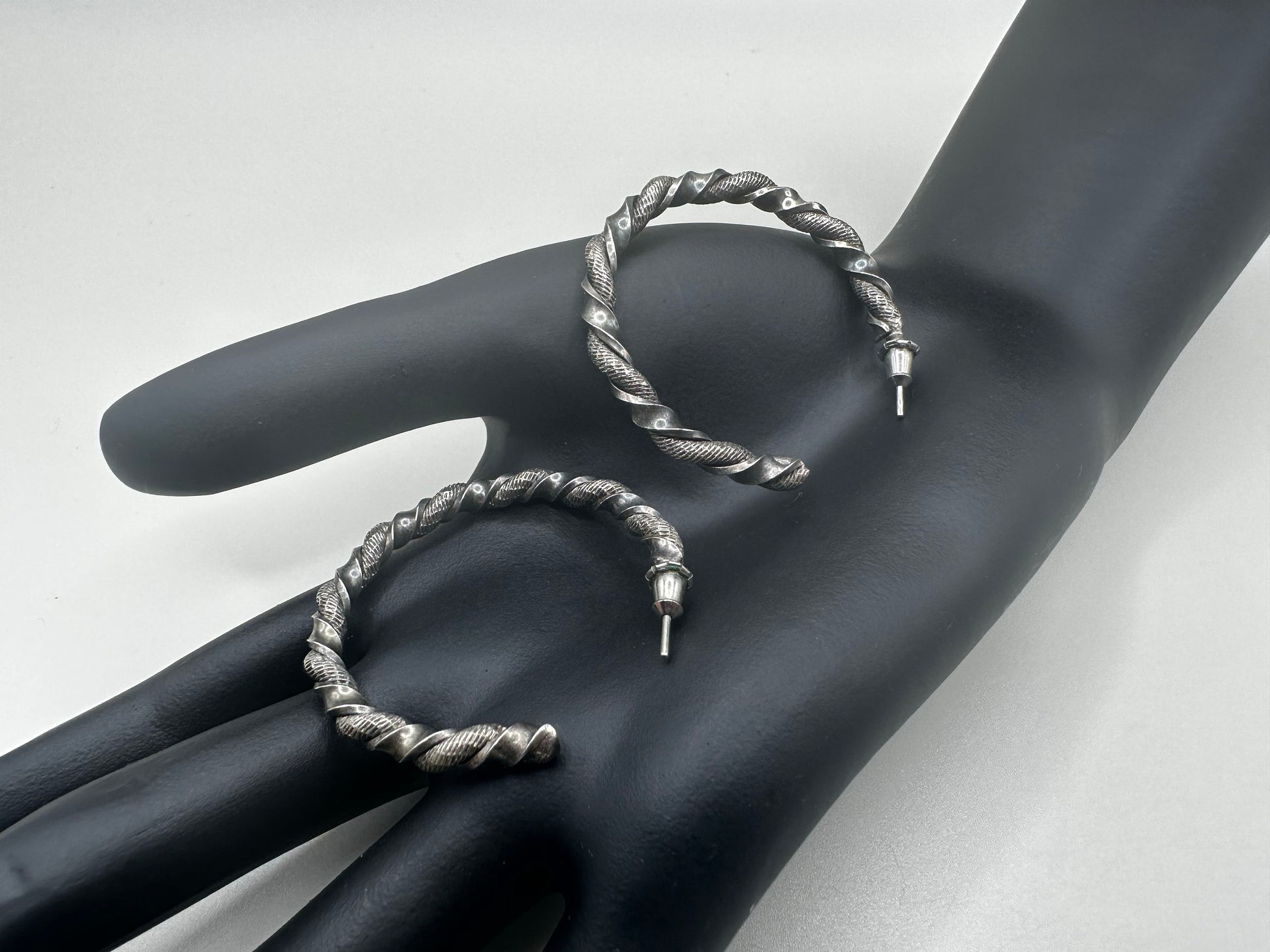 90s Vintage Silver Hoop Fashion Earrings