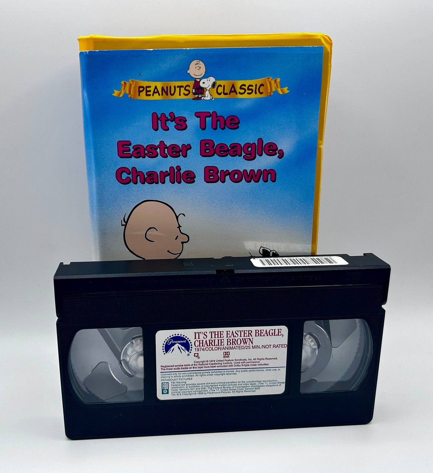 It’s the Easter Beagle, Charlie Brown Yellow Clamshell Peanuts Snoopy VHS 1997